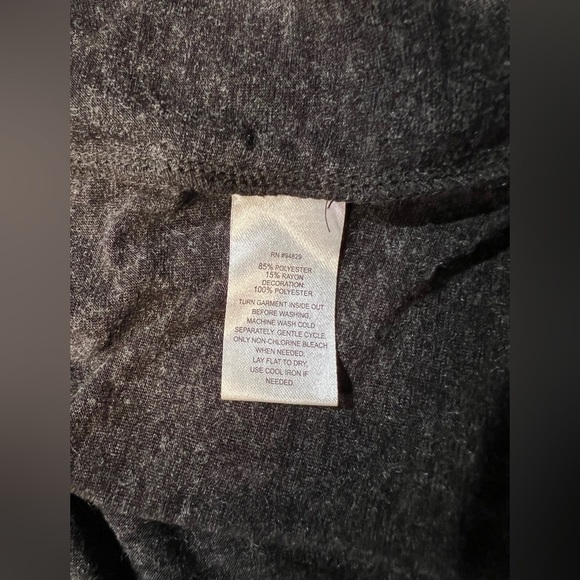 🛍️HARLOW & ROSE Gray embroidered balloon sleeve blouse size S. - Picture 10 of 12